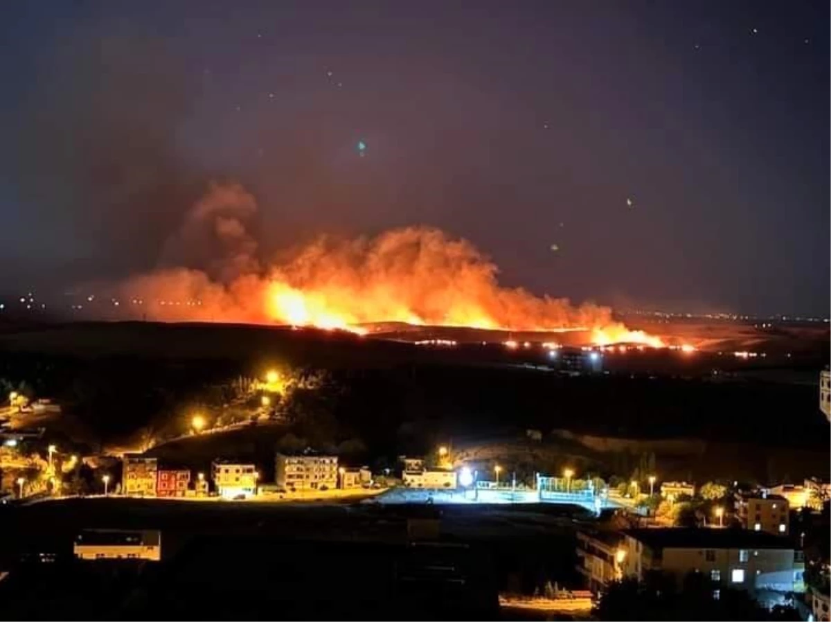 Diyarbakır Silvan’da Anız Yangını: İki İlçeden Takviye Ekip Gönderildi